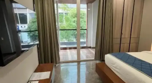 Люкс Premium с балконом и с видом на город Axon Mayfield Garden Near Artemis Hospital sector 51