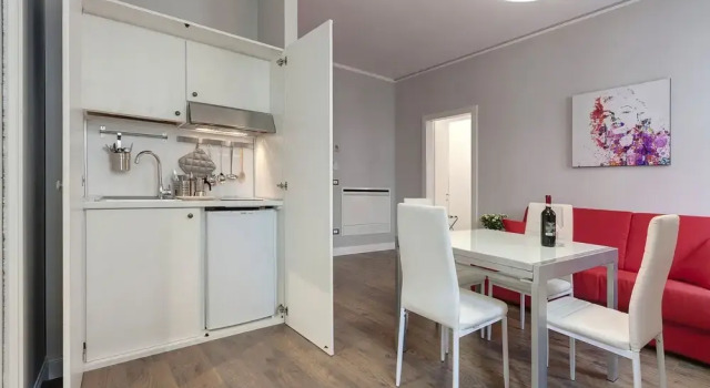 Elegant Suite Located Near Central Station of Florence, Prenota Hotel Firenze Toscana