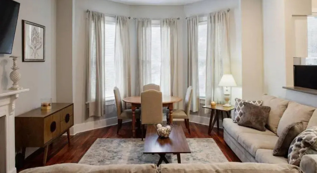 414B Waldburg st · 2 Bedroom Oasis near Forsyth Park, Boek Hotel Hotels in Georgia met parkeren, Parkeren