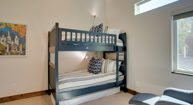 Коттедж Avon Vacation Rental w/ Hot Tub & Mountain Views!