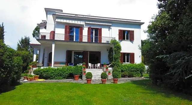 B&B La Villa Mediterranea, Book Bed and Breakfast Hotels in Franciacorta with Parking, Parking