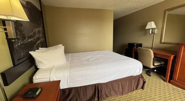 Номер Super 8 by Wyndham Pontiac