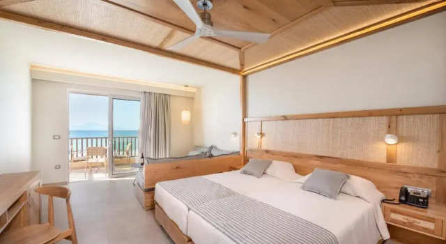 Двухместный номер Superior seafront Horizon Beach Resort