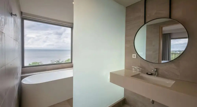 Двухместный люкс Business с балконом Golden Tulip Essential Belitung