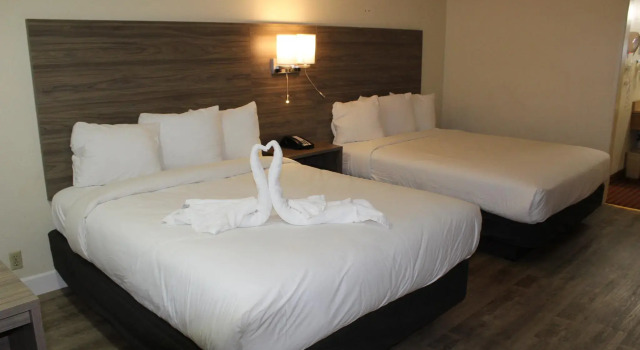 Шестиместный люкс Vagabond Inn San Luis Obispo