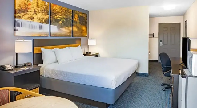 Двухместный номер Premium Days Inn by Wyndham Waynesville NC
