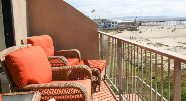 Beachfront 3 BDR Downtown Pismo