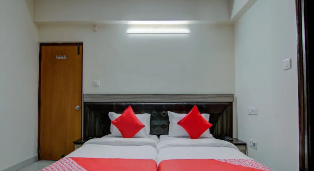 OYO 16120 Balajee Classic Inn
