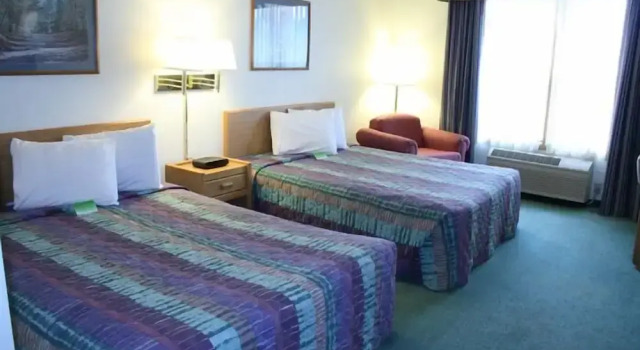 Четырёхместный номер Standard River Valley Inn & Suites