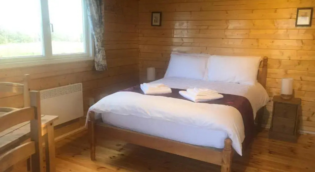 Harlosh Log Cabins, Забронировать Отель Харлош 