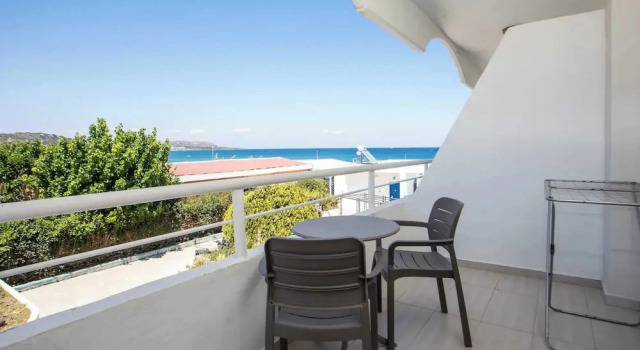 Двухместный номер Standard с балконом и с частичным видом на море Raffaello Beach Faliraki