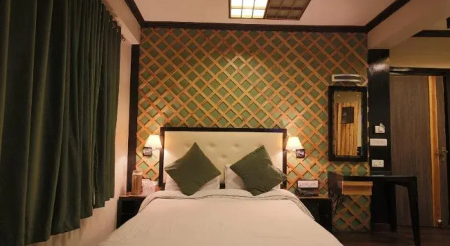 Hotel Dip Palace