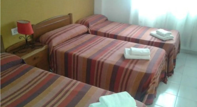 Hostal Neus, Забронировать Хостел Недорогие отели Castellon Province, недорого