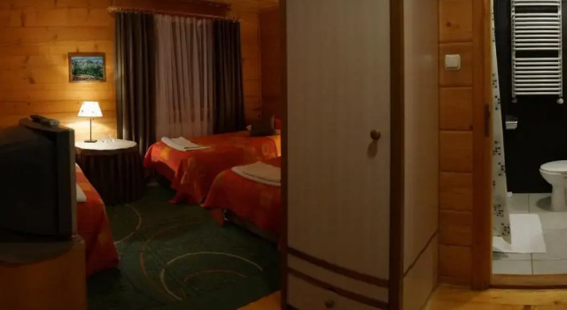 Gościniec Dębowa Gazdówka, Rezerwuj Hotel Ustrzyki Dolne 
