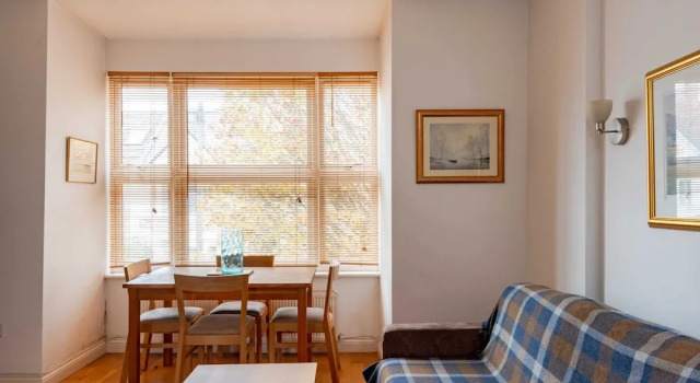 Bright and Spacious 2 Bedroom Flat, Varaa Huoneisto Asunnot kohteessa Merseyside, Huoneisto