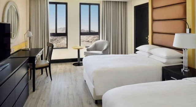 Четырёхместный номер Standard Petra Marriott Hotel