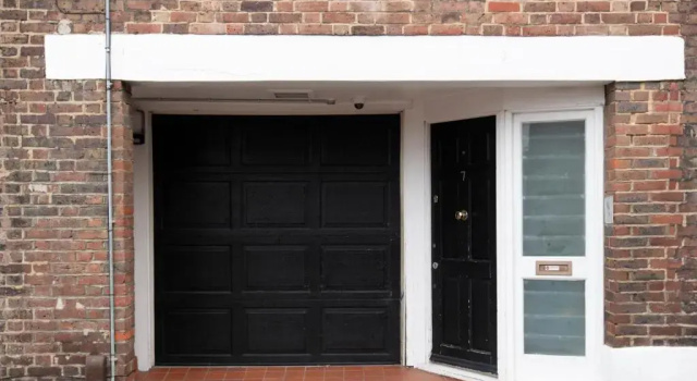 Апартаменты Fantastic 3 Bed Brighton House- Sleeps 6- SUPERFAST WiFi and Garage