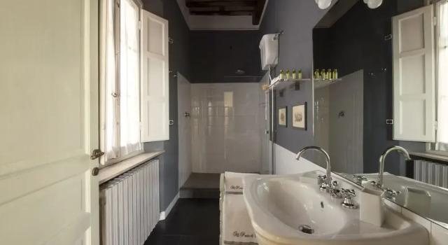 Люкс с балконом Al Porto Di Lucca B&B