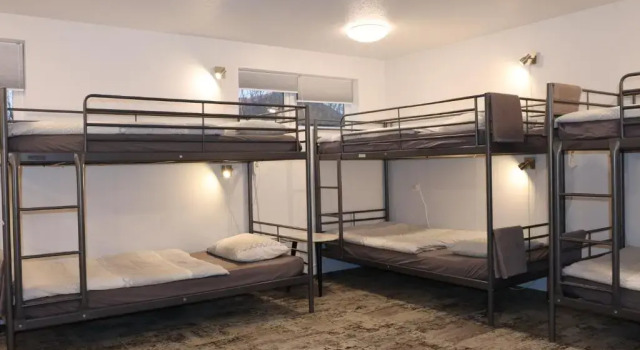 Кровать в общем номере Höfn Hostel