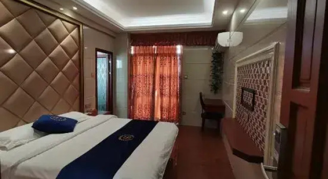Люкс Deluxe с 3 комнатами с балконом и с красивым видом из окна Huanlege Hotel