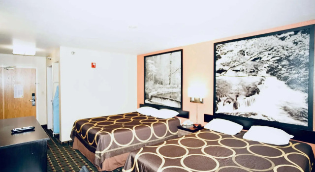 Четырёхместный номер Standard Super 8 by Wyndham Crossville TN