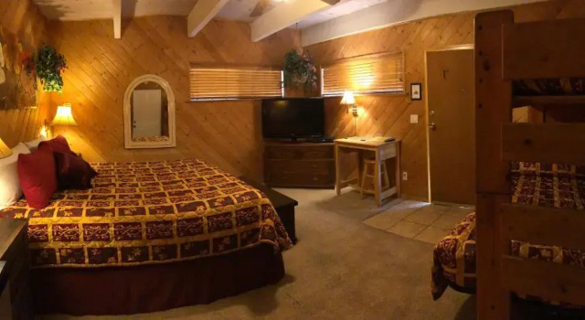 Номер Classic Giant Oaks Lodge