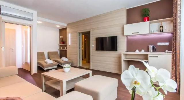 Апартаменты Deluxe Hotel Krystal