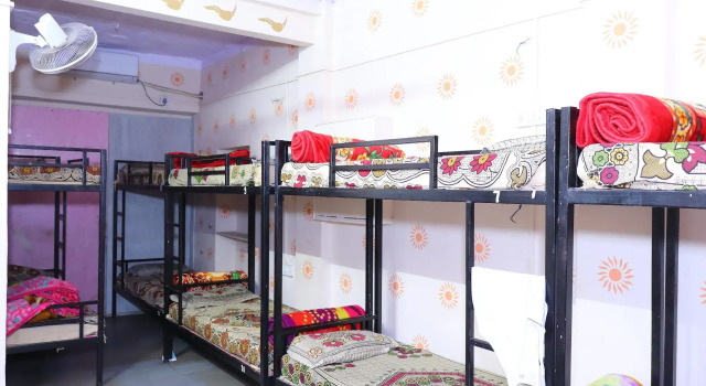Кровать в общем номере Jamna Vilas Guest House