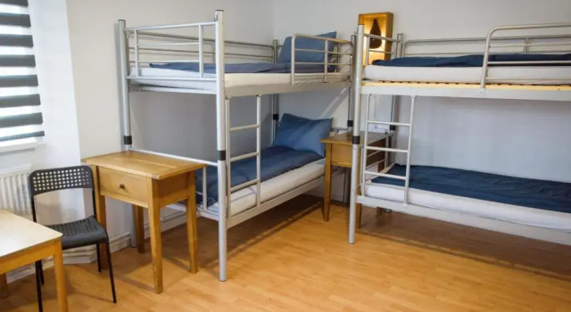 Кровать в общем номере Wheelinger Homestay