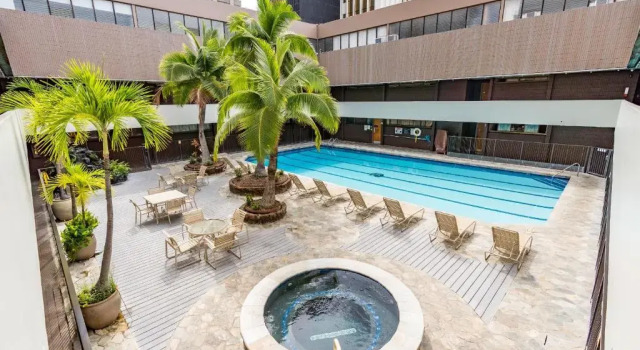 Апартаменты Spacious Downtown Executive Retreat Free Parking