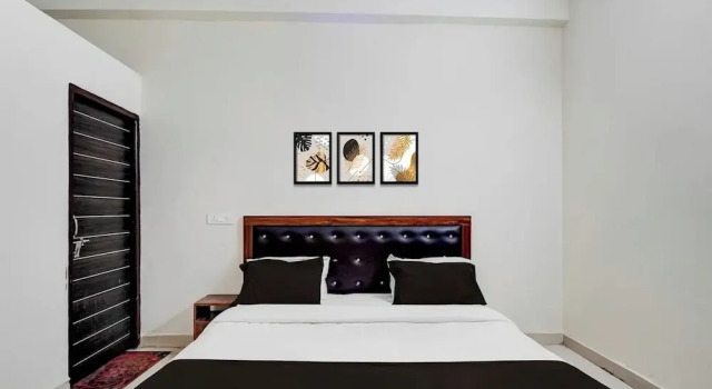 Номер Deluxe Hotel Heaven Peacock, Noida