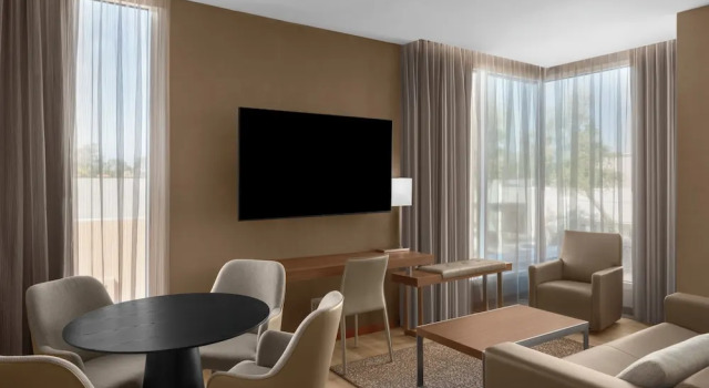 Люкс с 2 комнатами с видом на город AC Hotel By Marriott Scottsdale Old Town