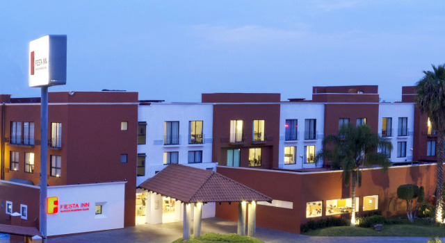 Fiesta Inn Leon, Забронировать Отель Леон Гуанахуато, рядом с Centro Max Shopping center