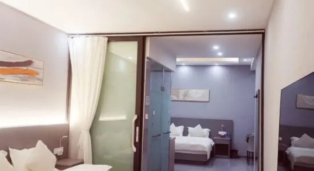 Семейный люкс Мансарда с балконом и с видом на море Haipan Taosheng Hotel Dali Shuanglang