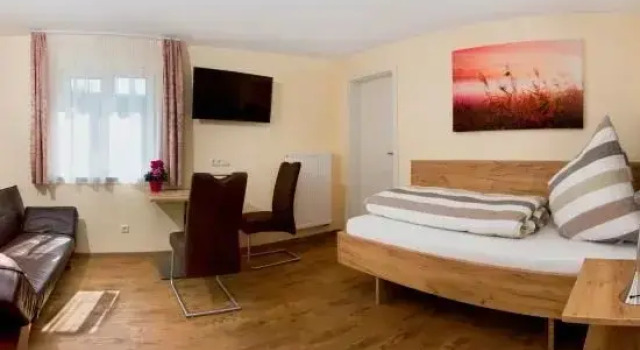Gästehaus Hötzl, Prenota Hotel Osterhofen Bassa Baviera