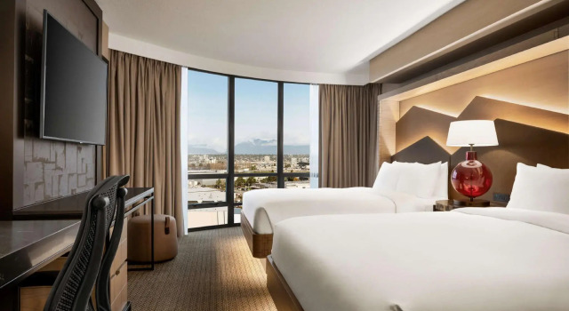 Четырёхместный номер Standard Hilton Vancouver Airport
