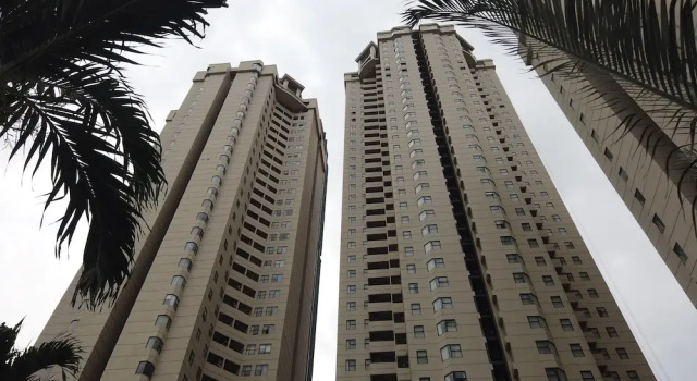 Elegant 2Br With Extra Room Apartment At Sudirman Tower Condominium