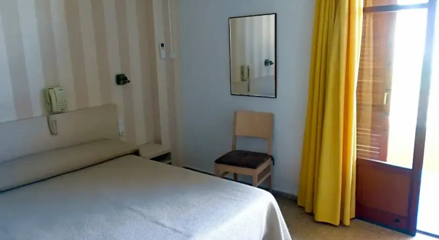 Трёхместный номер Standard с красивым видом из окна Hotel Tramontana