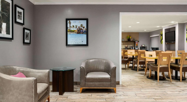 La Quinta Inn & Suites by Wyndham Chicago Tinley Park