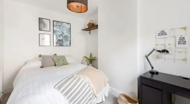 2 Bedroom Bath Townhouse With Parking, Varaa Lomakoti Mökit kohteessa Merseyside, Mökki
