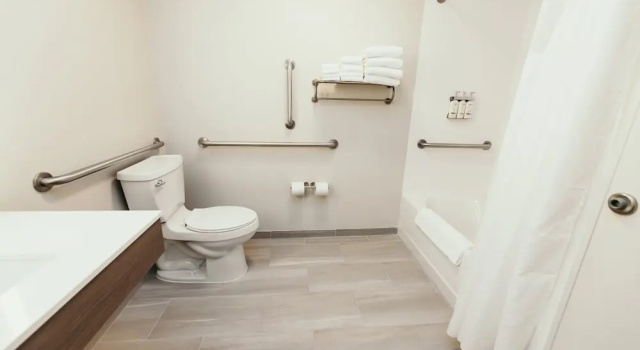 Двухместный люкс Holiday Inn Express and Suites Urbandale Des Moines by IHG