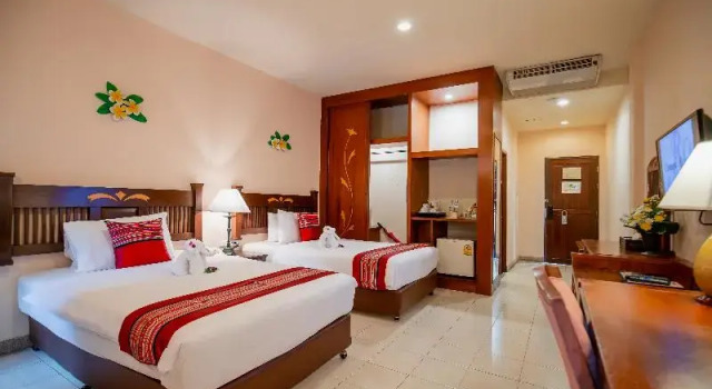 Семейный номер Standard с балконом и с красивым видом из окна Phuket Leelavadee Hua Ting Resort