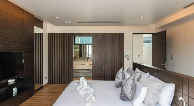 Вилла Luxury Tropical Haven Villa 4-Bedroom Private Pool Butler Choeng Thale Phuket