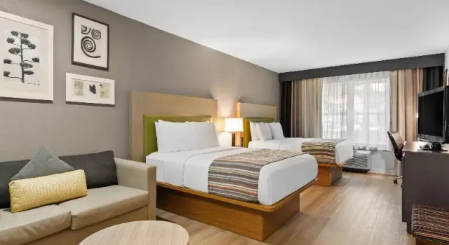 Четырёхместный номер Standard Country Inn & Suites by Radisson, Roanoke, VA