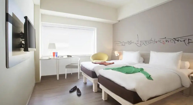 Номер Superior Artotel Harmoni Jakarta