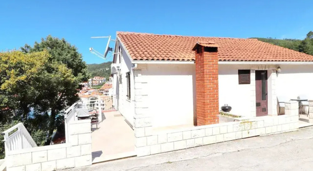Apartments Peselj-studio Apartment With Balcony and Sea View, Prenota Appartamento Hotel a Croatian Islands con parcheggio, Parcheggio