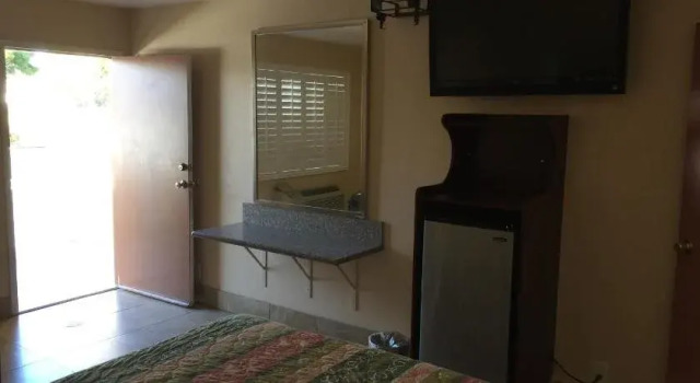 Foxys Motor Inn