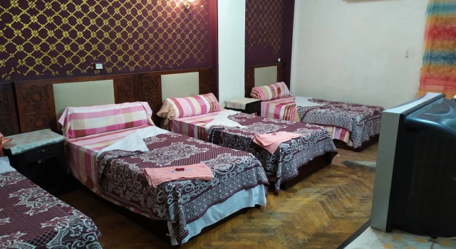 Standard cvadruplă cameră cu balcon Cairo Moon Hotel - Hostel