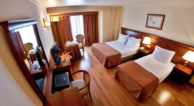 Трёхместный номер Standard TURIM Lisboa Hotel