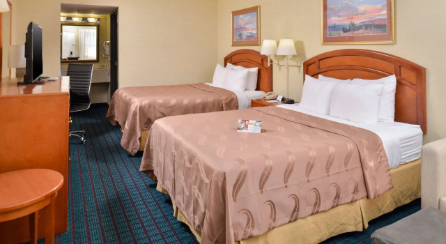 Четырёхместный номер Standard Quality Inn Van Horn